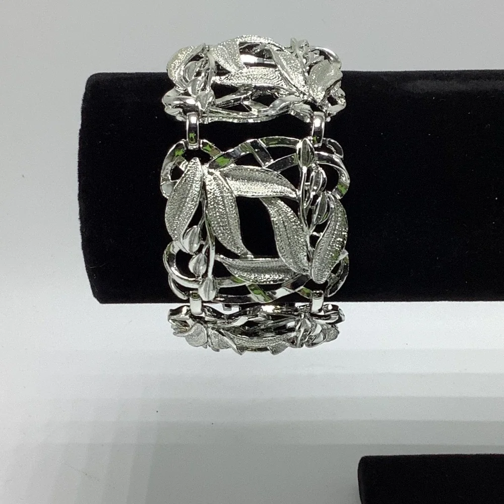 Silver‎ Tone Square Leaf Panel Link Bracelet